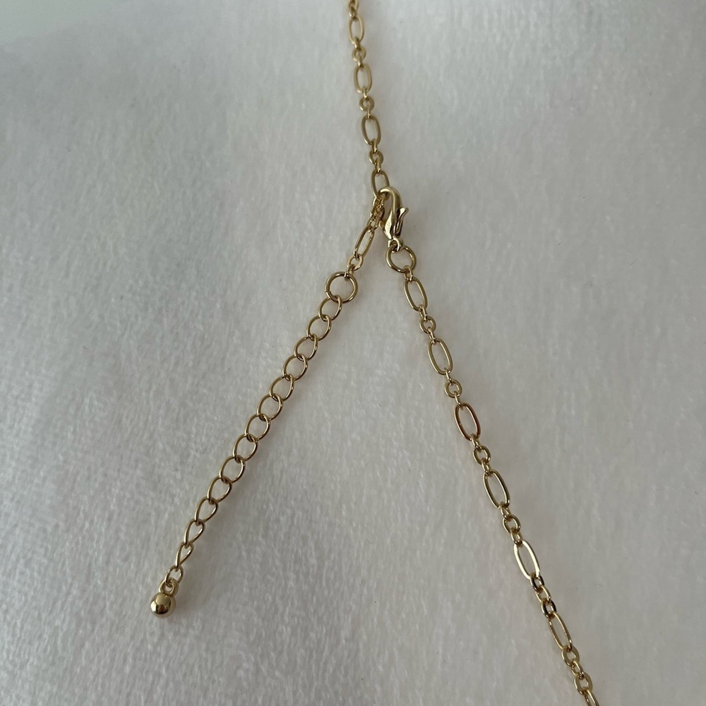 Faux pearl gold tone necklace with bows - Picture 3 of 3